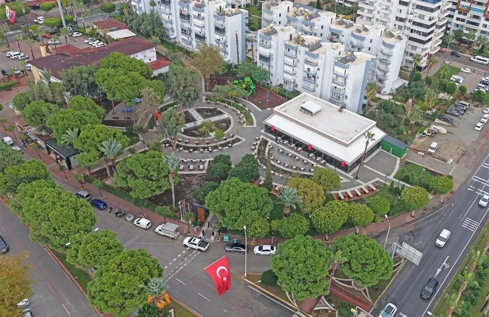 Alanya Belediyesi, Mahmutlar’da eski belediye arazisini baştan sona yenileyerek 450